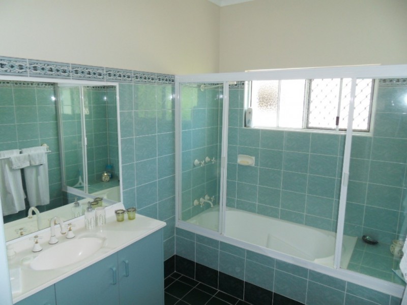 10 Parkinson Avenue, Kewarra Beach QLD 4879
