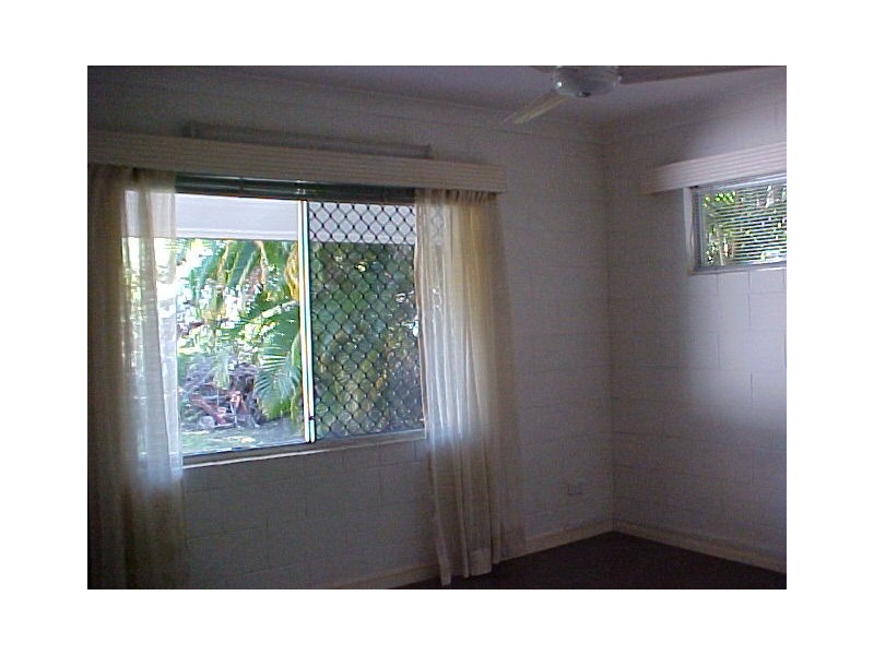 18 Amphora St, Palm Cove QLD 4879