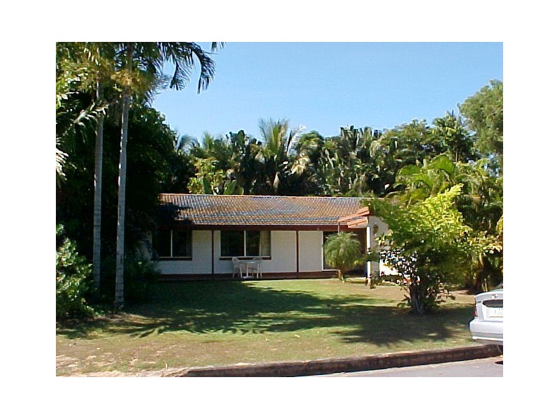 18 Amphora St, Palm Cove QLD 4879