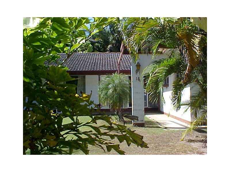 18 Amphora St, Palm Cove QLD 4879