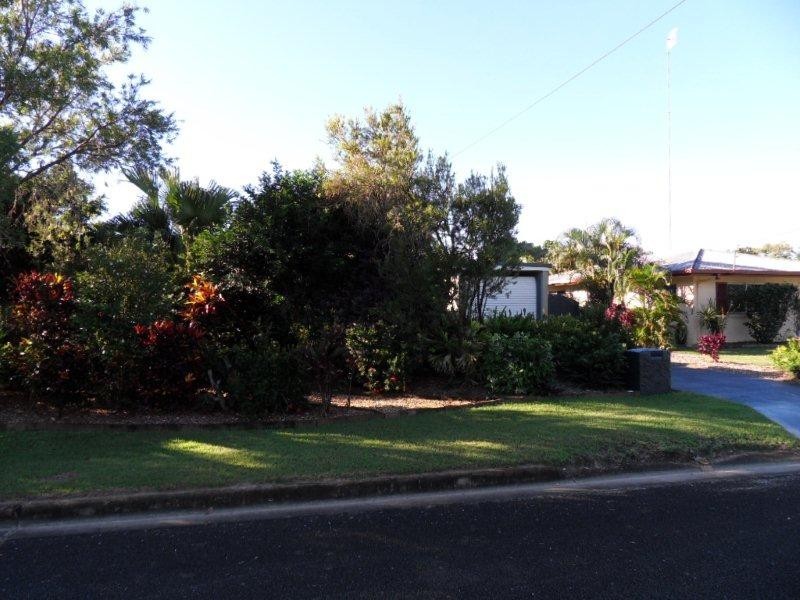 16 Walnut Street, Holloways Beach QLD 4878