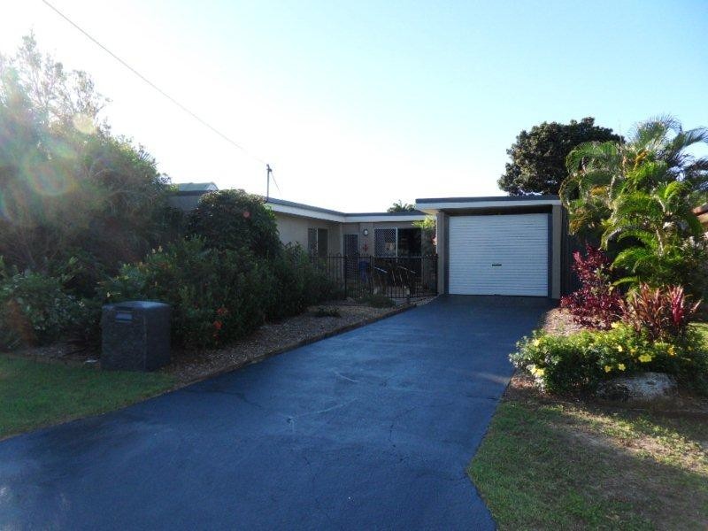 16 Walnut Street, Holloways Beach QLD 4878