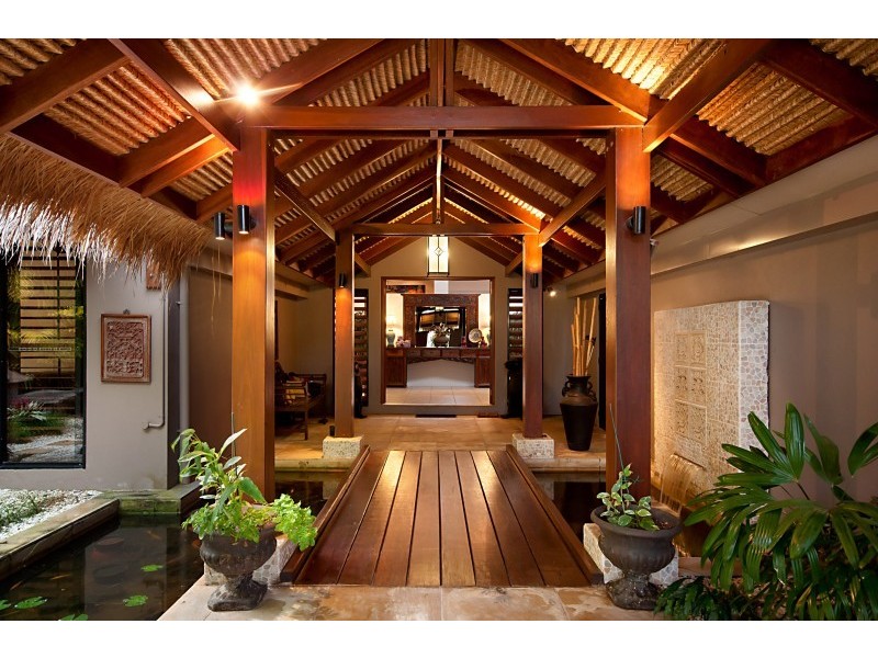 84 Cedar Road, Palm Cove QLD 4879