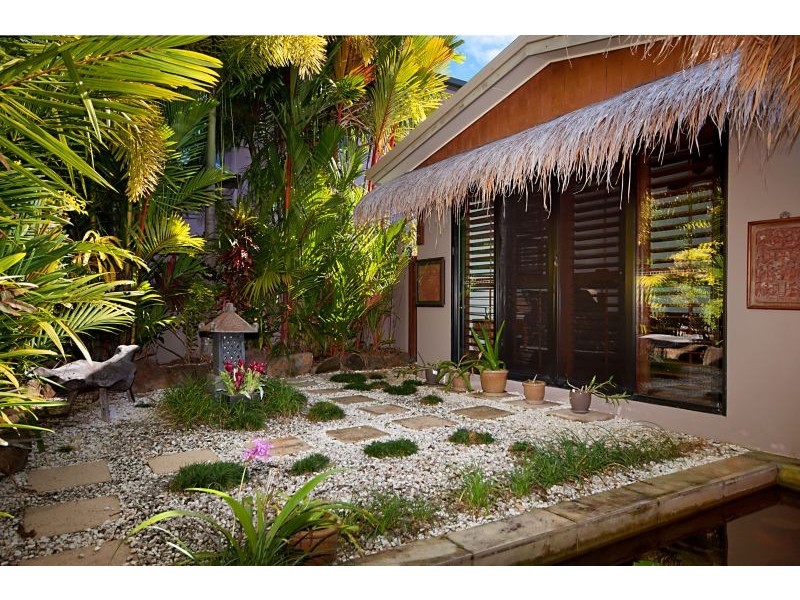 84 Cedar Road, Palm Cove QLD 4879