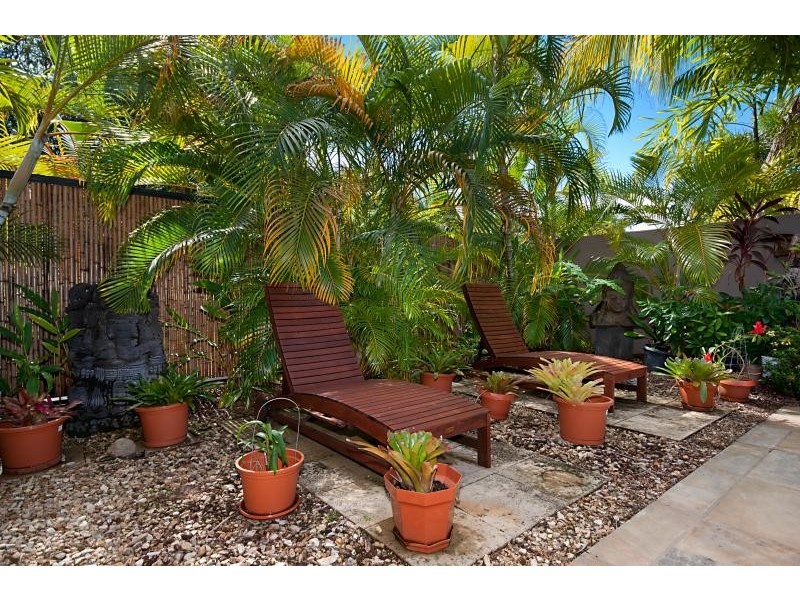 84 Cedar Road, Palm Cove QLD 4879