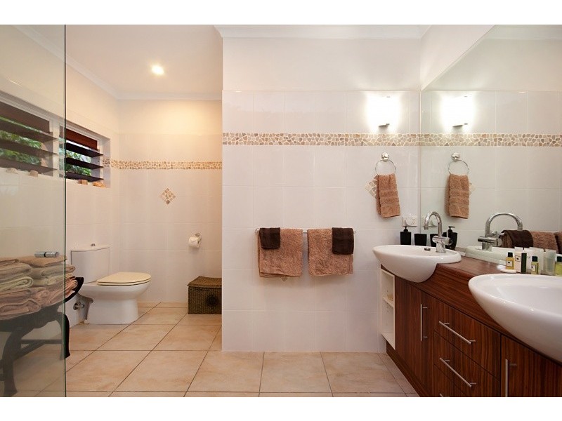84 Cedar Road, Palm Cove QLD 4879