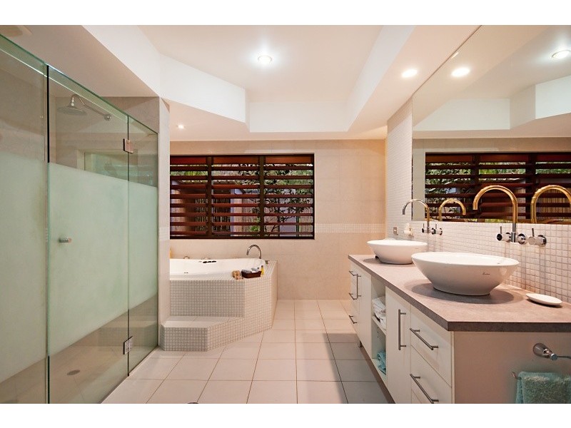 84 Cedar Road, Palm Cove QLD 4879