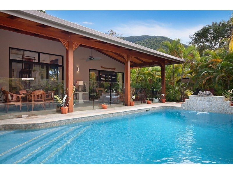 84 Cedar Road, Palm Cove QLD 4879