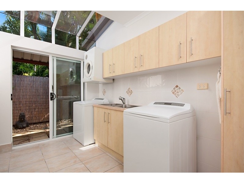84 Cedar Road, Palm Cove QLD 4879