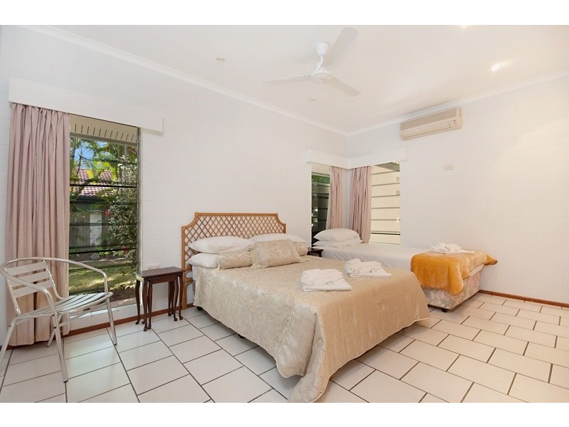 15 Thais Street, Palm Cove QLD 4879