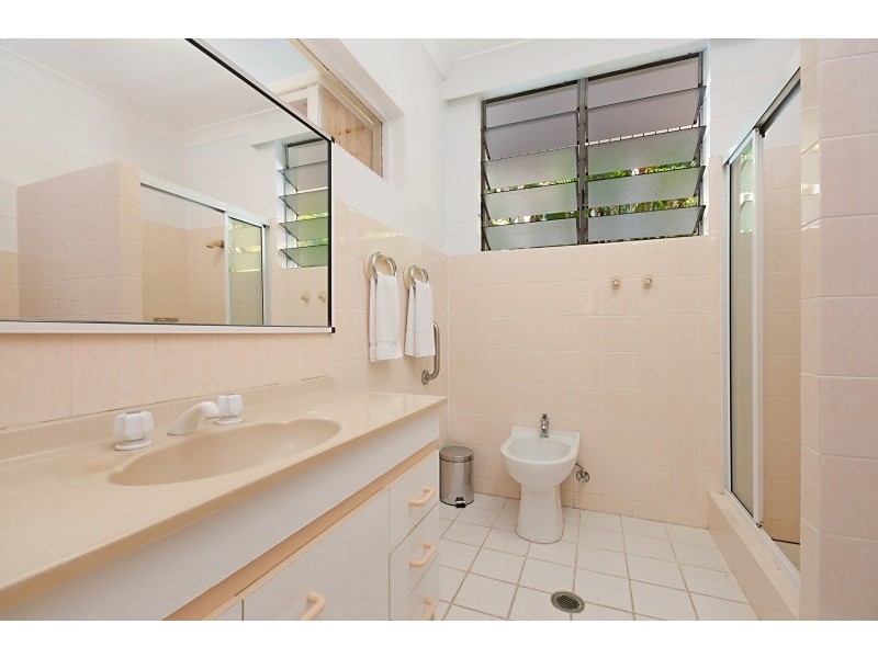 15 Thais Street, Palm Cove QLD 4879
