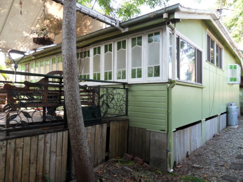 32 Machan Street, Machans Beach QLD 4878