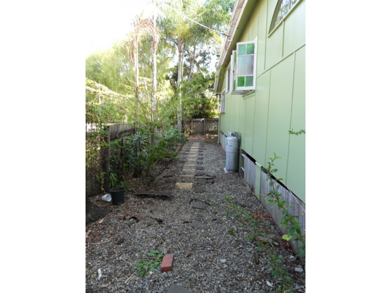 32 Machan Street, Machans Beach QLD 4878