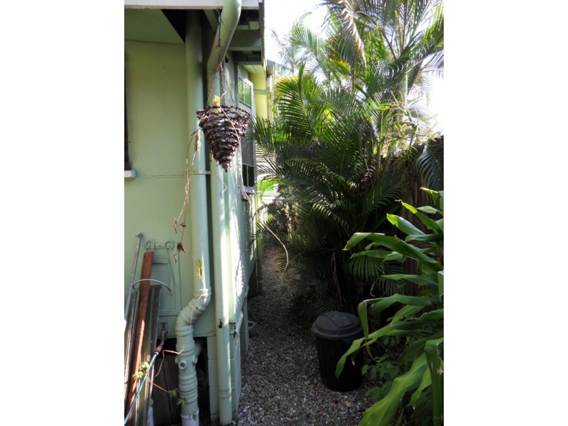 32 Machan Street, Machans Beach QLD 4878
