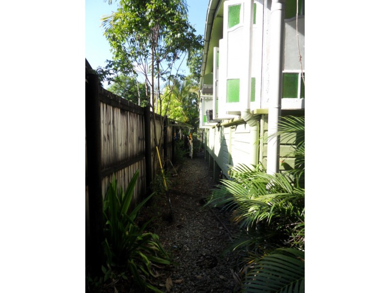 32 Machan Street, Machans Beach QLD 4878
