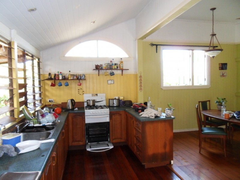 32 Machan Street, Machans Beach QLD 4878