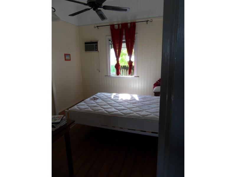 32 Machan Street, Machans Beach QLD 4878