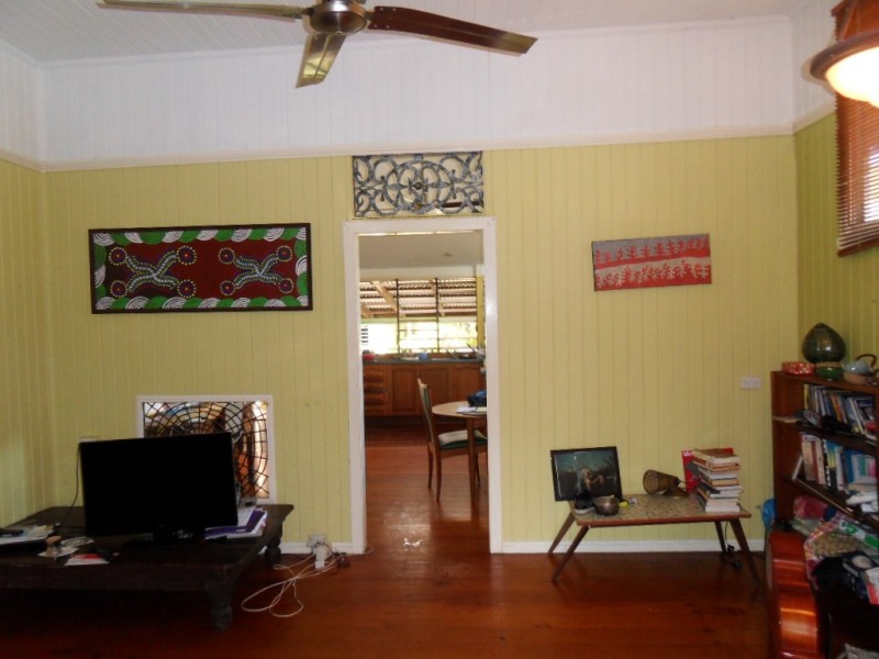 32 Machan Street, Machans Beach QLD 4878