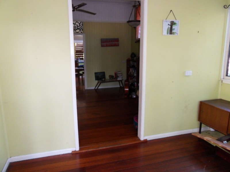 32 Machan Street, Machans Beach QLD 4878