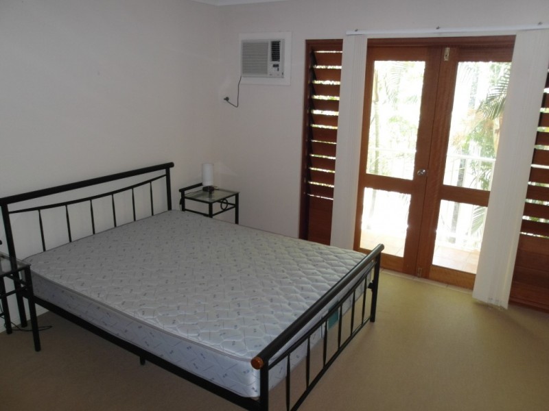 8/24 Oliva, Palm Cove QLD 4879