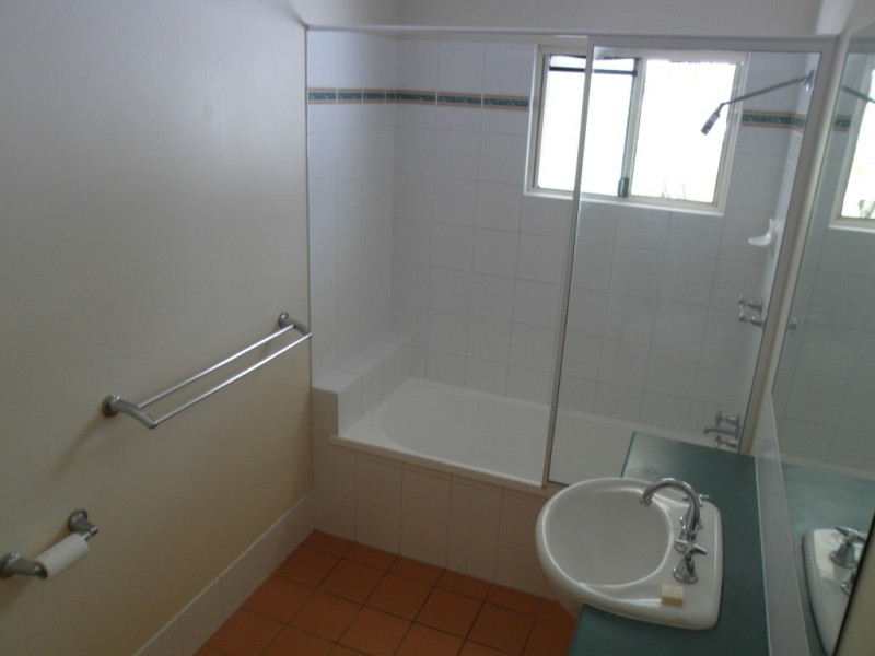 8/24 Oliva, Palm Cove QLD 4879