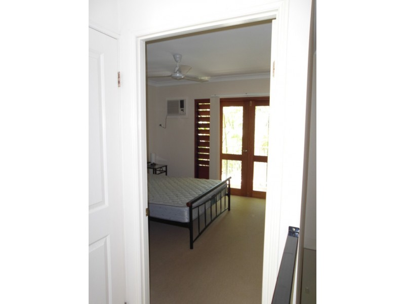 8/24 Oliva, Palm Cove QLD 4879