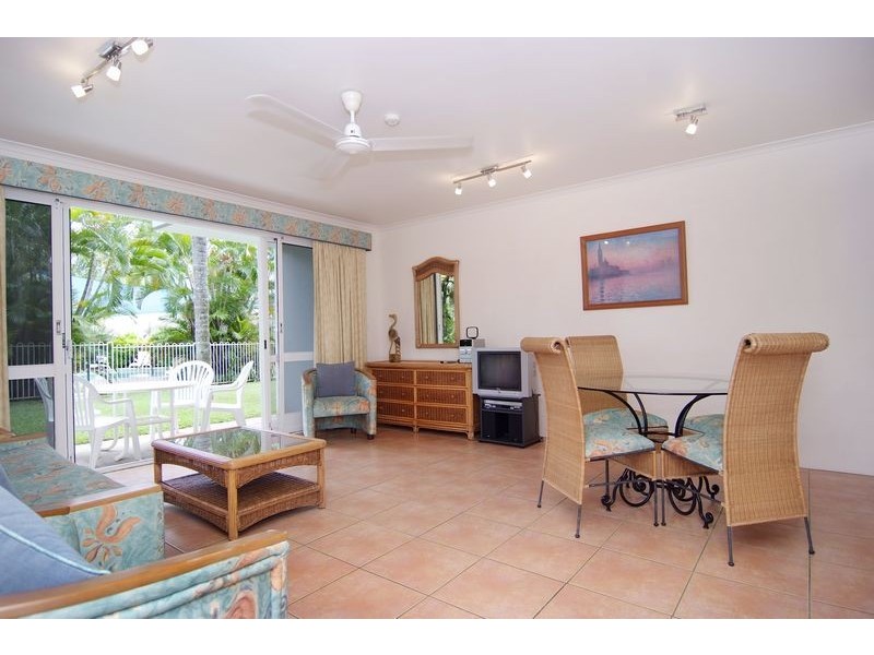 306 Red Cowrie Coral Coast Drive, Palm Cove QLD 4879