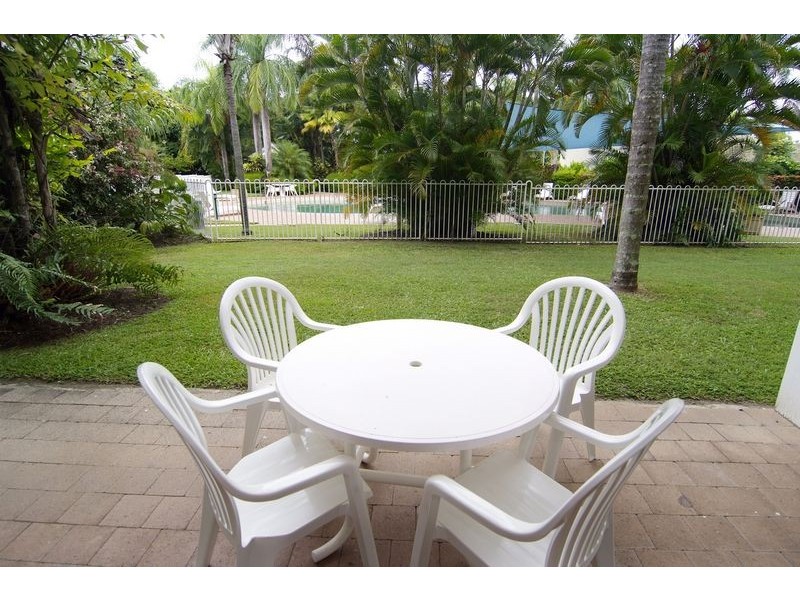 306 Red Cowrie Coral Coast Drive, Palm Cove QLD 4879