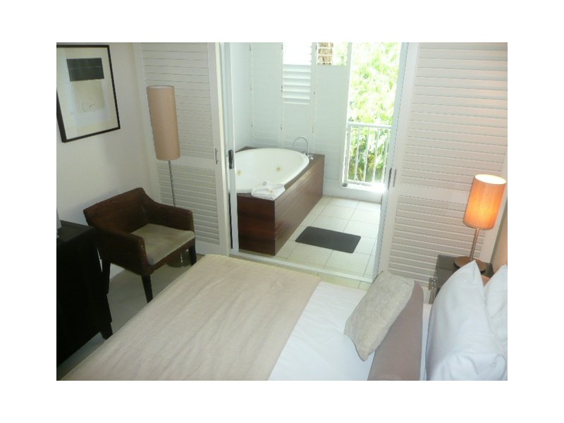 5437/123 Williams Esplande, Palm Cove QLD 4879