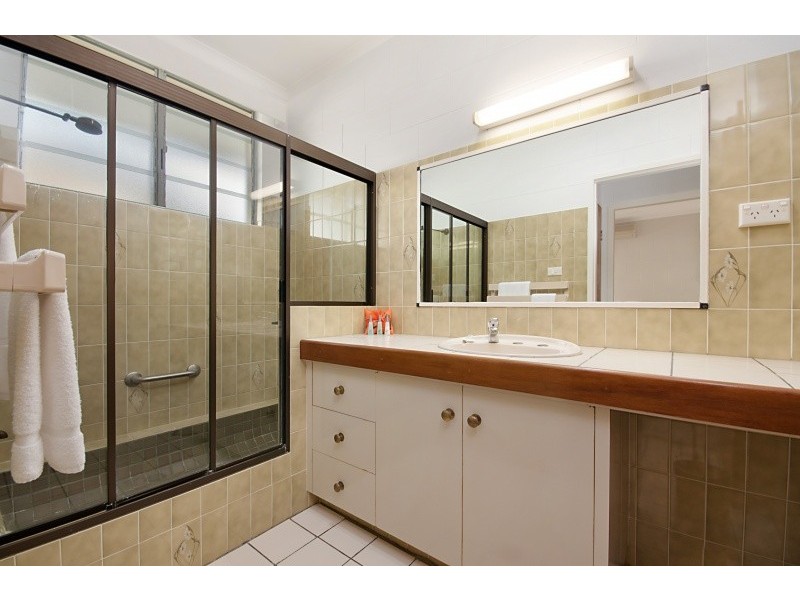 15 Thais Street, Palm Cove QLD 4879