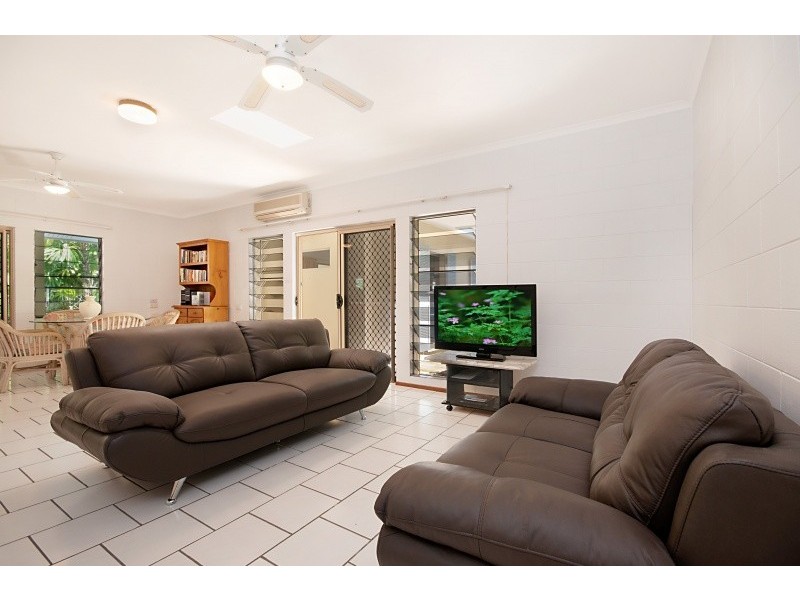 15 Thais Street, Palm Cove QLD 4879