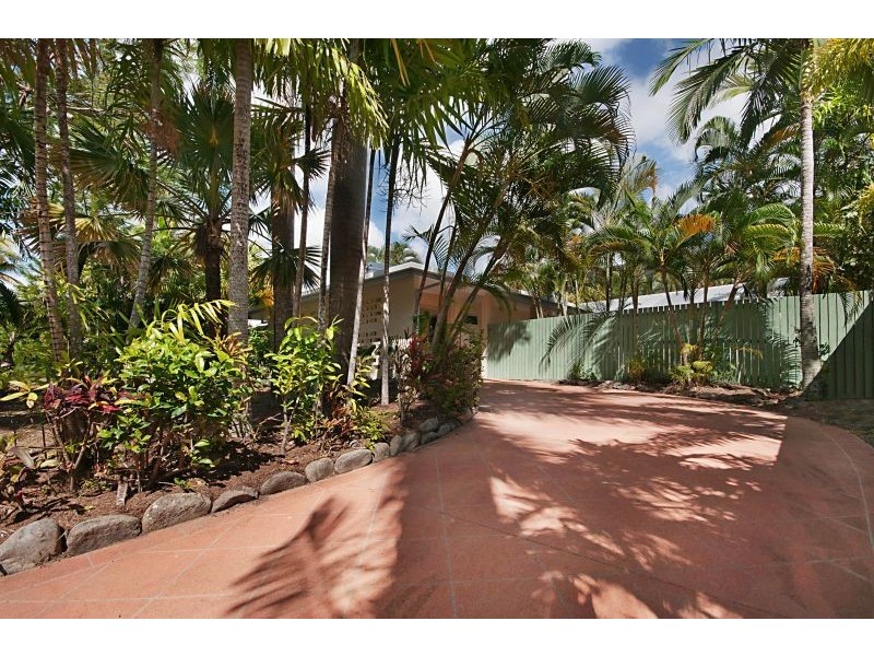 15 Thais Street, Palm Cove QLD 4879