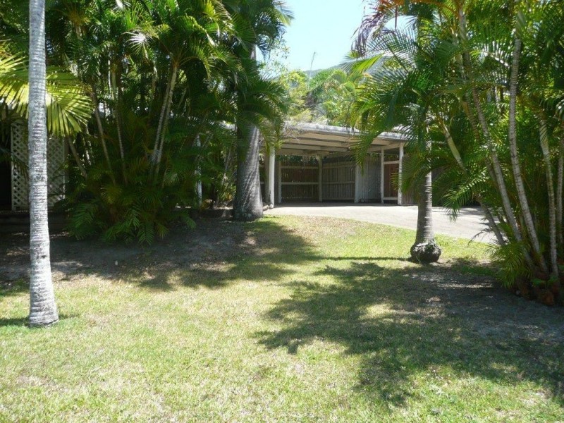 33 Thais Street, Palm Cove QLD 4879
