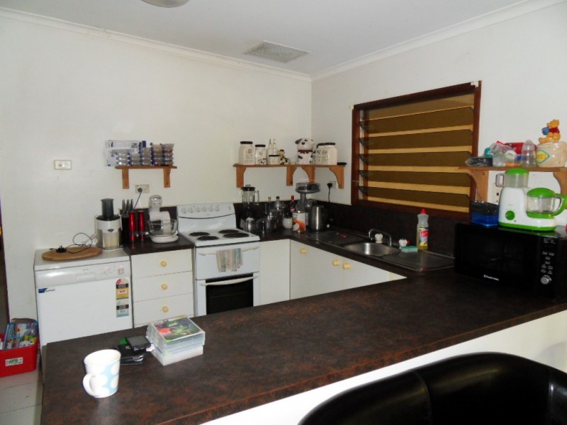 33 Thais Street, Palm Cove QLD 4879