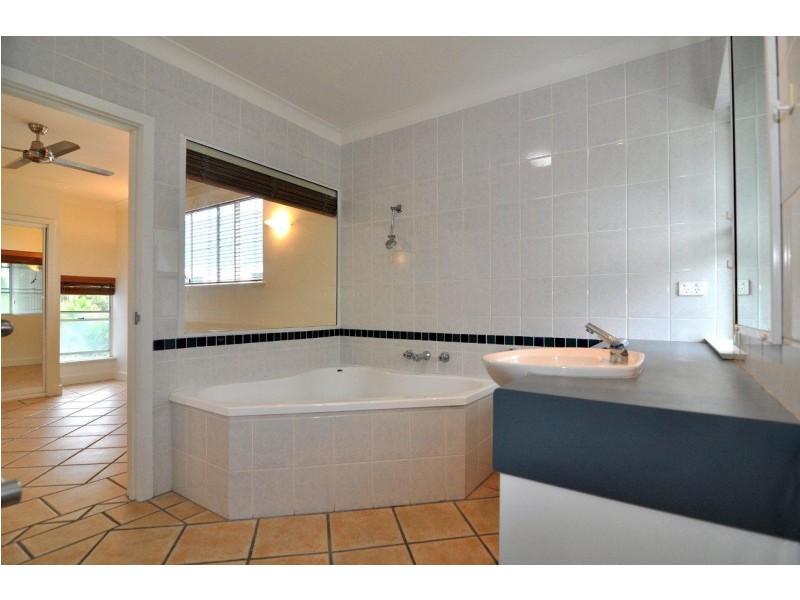 5/75 Arlington Esp, Clifton Beach QLD 4879