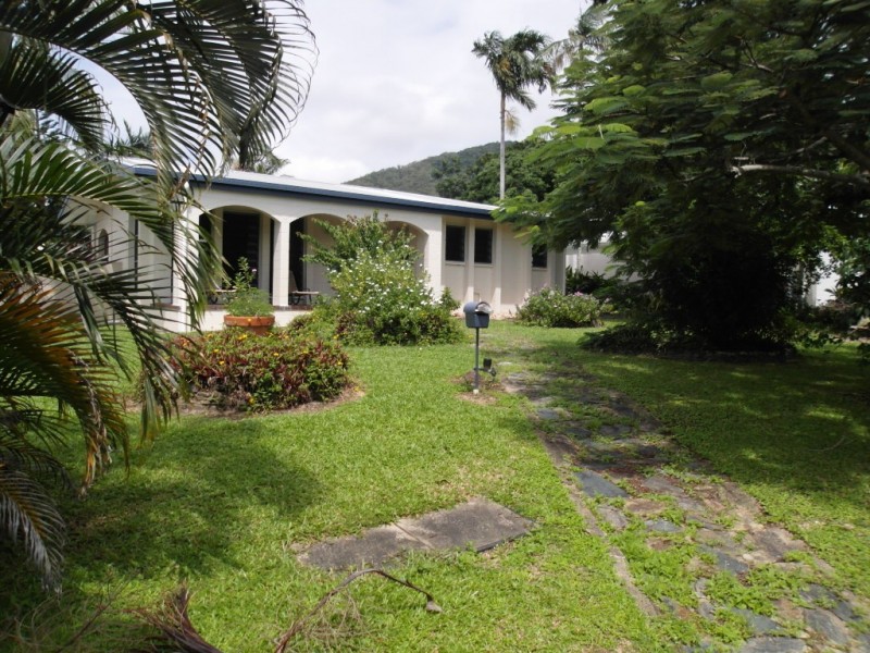 35 Veivers Rd, Palm Cove QLD 4879