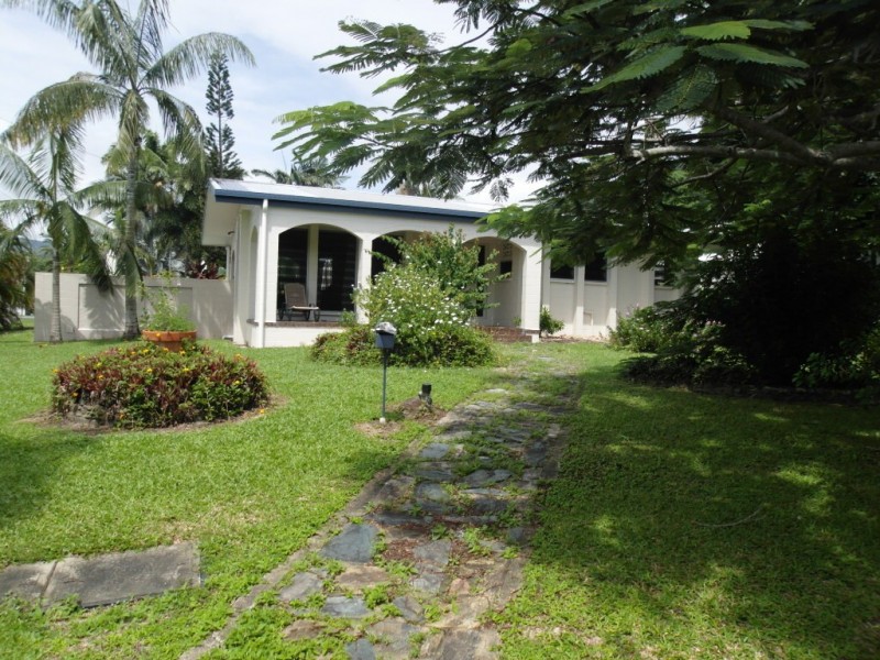 35 Veivers Rd, Palm Cove QLD 4879