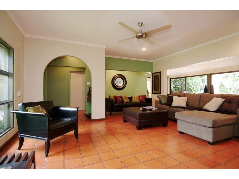 7 Talpa Close, Palm Cove QLD 4879