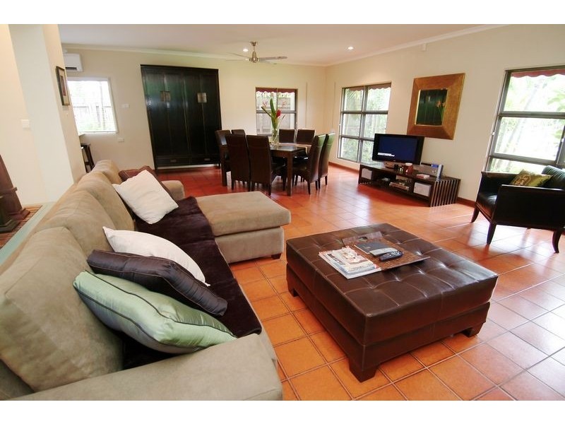 7 Talpa Close, Palm Cove QLD 4879