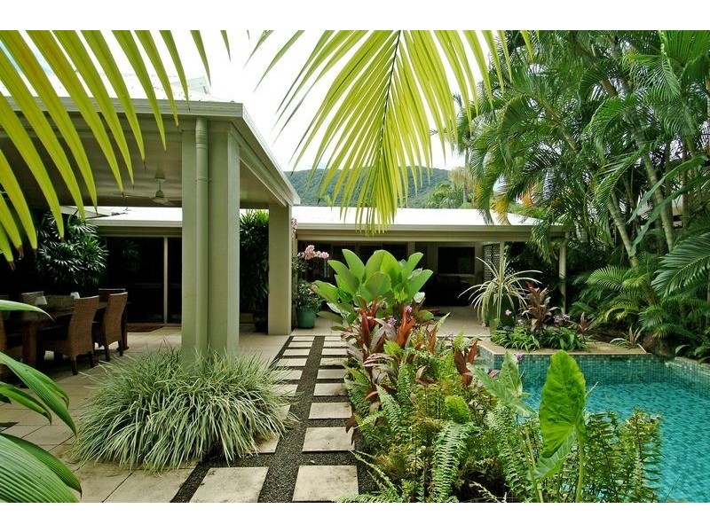 7 Talpa Close, Palm Cove QLD 4879
