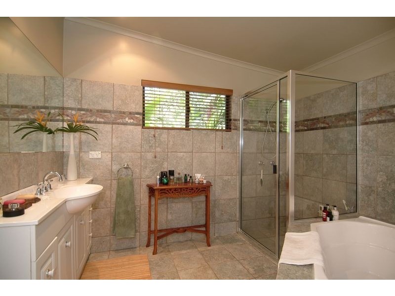7 Talpa Close, Palm Cove QLD 4879