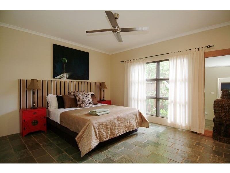 7 Talpa Close, Palm Cove QLD 4879
