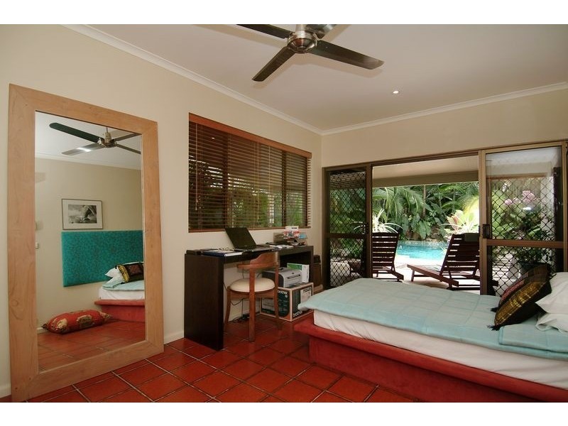 7 Talpa Close, Palm Cove QLD 4879
