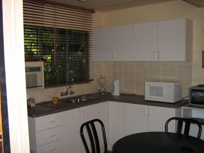 10/9-11 Amphora St, Palm Cove QLD 4879