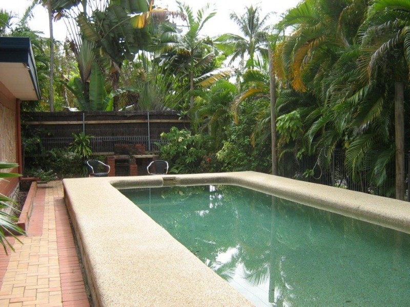 10/9-11 Amphora St, Palm Cove QLD 4879