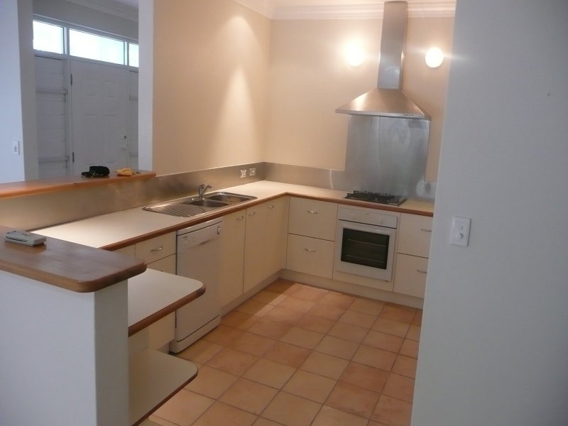 28 Trivia Street, Palm Cove QLD 4879