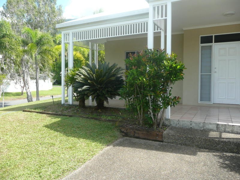 28 Trivia Street, Palm Cove QLD 4879