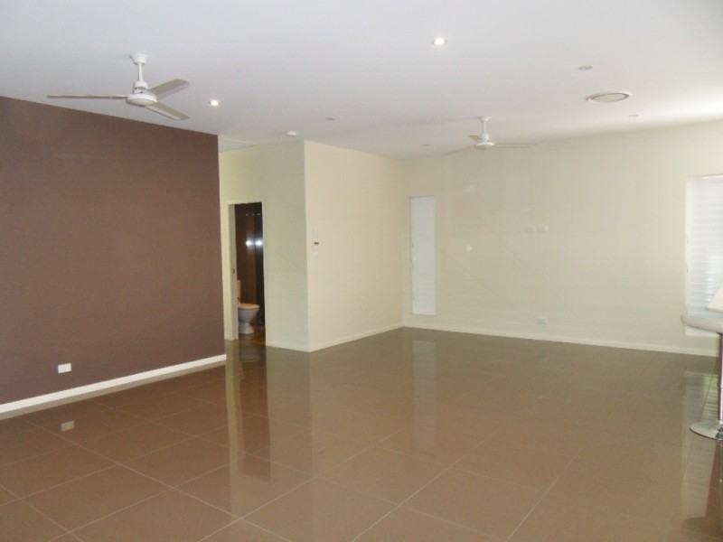 11 Silver Cr, Palm Cove QLD 4879