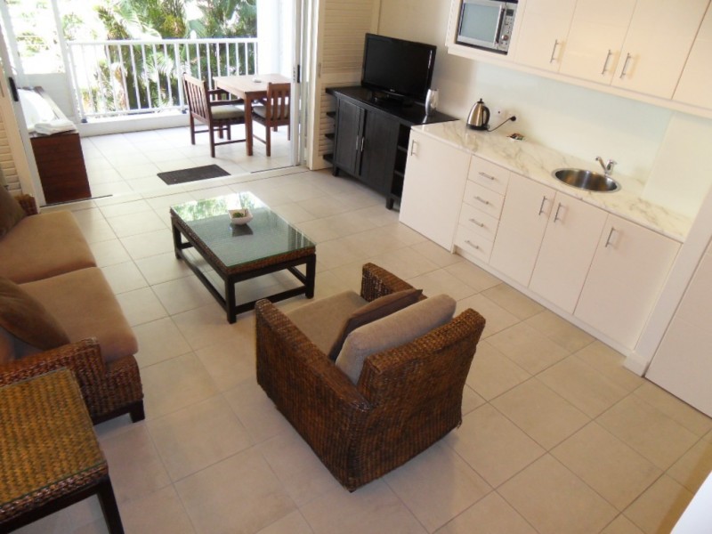 123 Williams Esplanade, Palm Cove QLD 4879