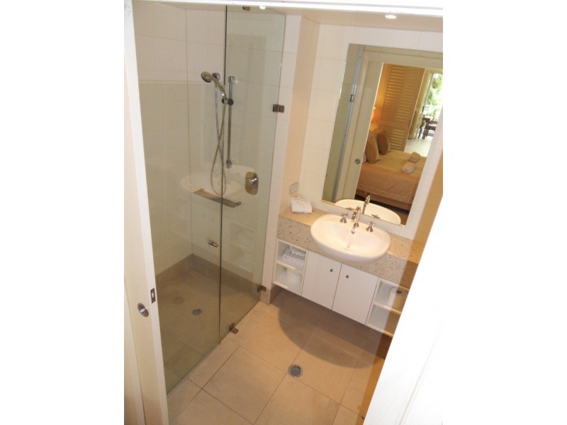 123 Williams Esplanade, Palm Cove QLD 4879